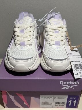 Reebok Kids Sneakers in White and Light Purple